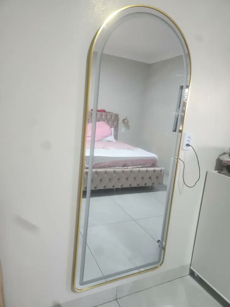 foto de Espelho Corpo Inteiro Moldura Led Quarto Loja 170x70 Grande Moldura Dourado