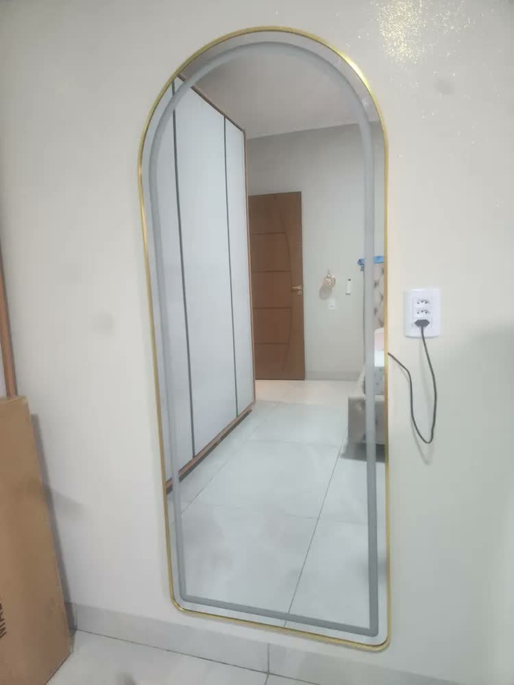 foto de Espelho Corpo Inteiro Moldura Led Quarto Loja 170x70 Grande Moldura Dourado