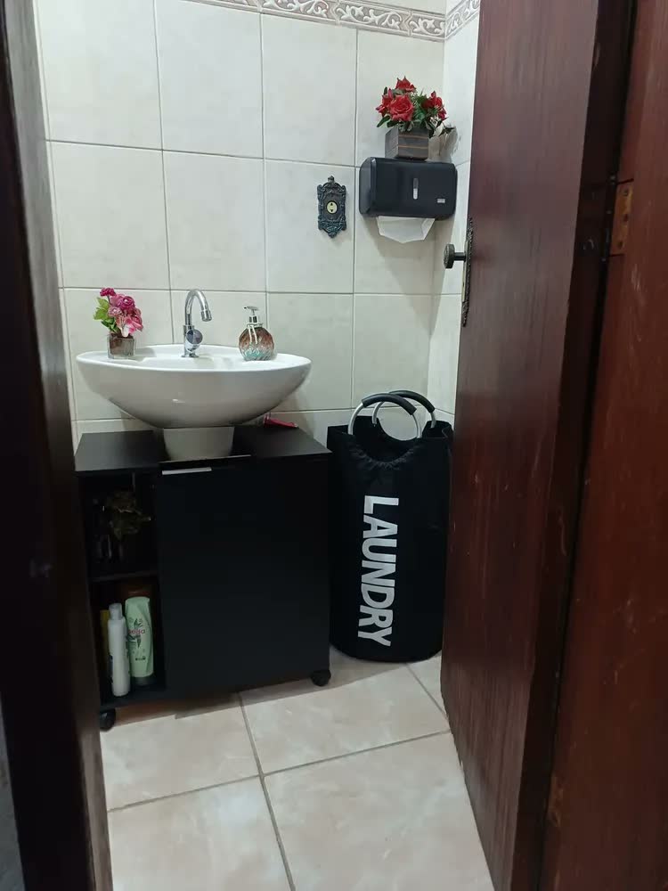 foto de Cesto de Roupa Dobrável 63L Cinza Holtter com Alça Resistente