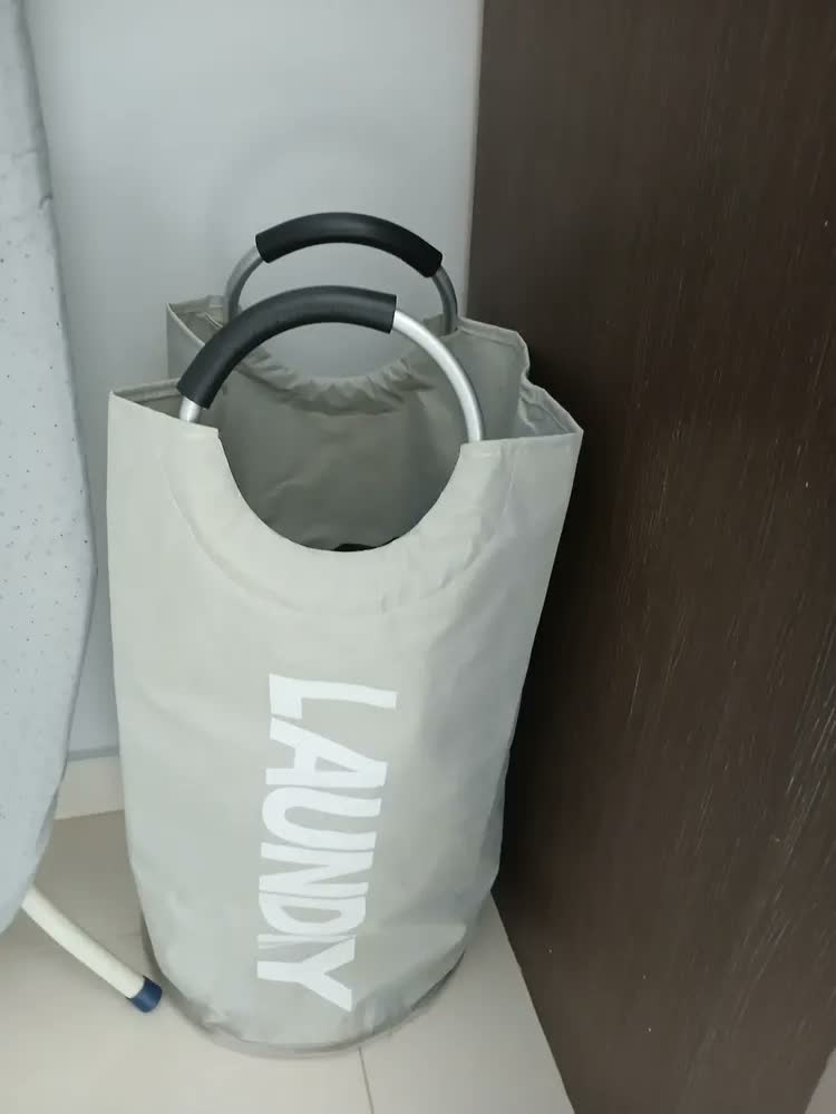 foto de Cesto de Roupa Dobrável 63L Cinza Holtter com Alça Resistente