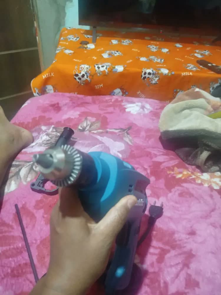 foto de Furadeira de Impacto 16mm 5/8'' Makita HP1640 760w Profissional Cor Azul-petróleo Frequência 60hz