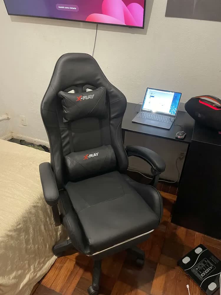 foto de Cadeira Streamer Ergonomica Confortável Reclinável Cor Preto Material Do Estofamento Couro Sintético