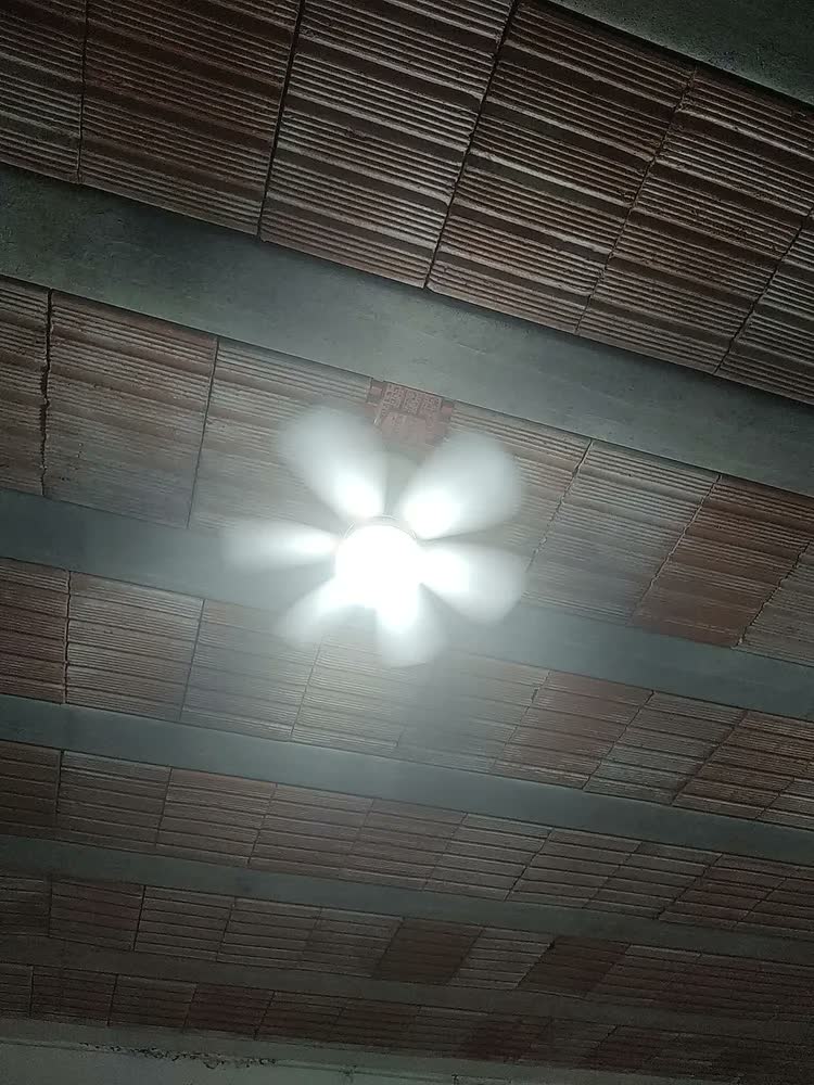 foto de Ventilador de Teto Kaprot Silencioso 6 Pás LED Controle Remoto Diâmetro 42cm
