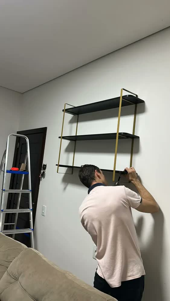 foto de Prateleira Para Troféus Com Suporte Para Medalhas Elite Loja da Isa Cor Dourado/preto