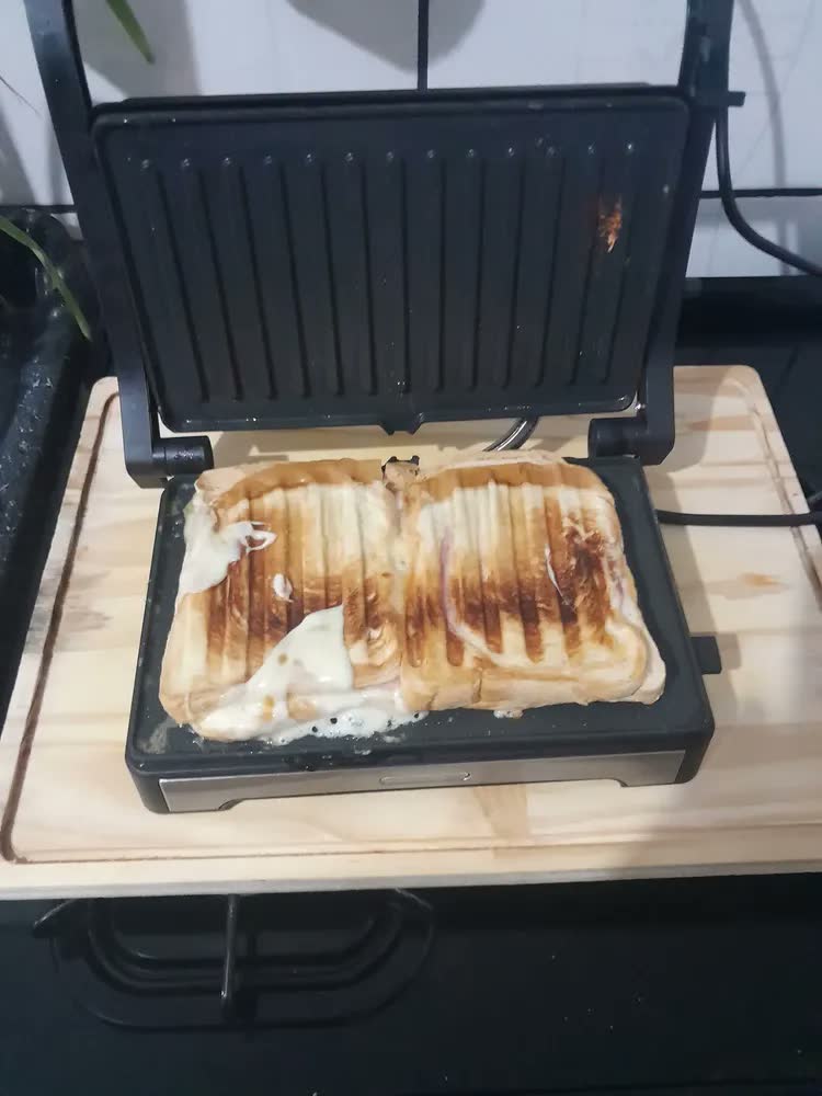 foto de Sanduicheira e Mini Grill HQ 180º 1000W Antiaderente Inox HQ-SG002
