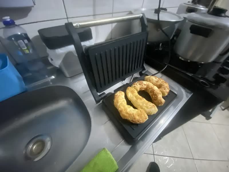 foto de Sanduicheira e Mini Grill HQ 180º 1000W Antiaderente Inox HQ-SG002
