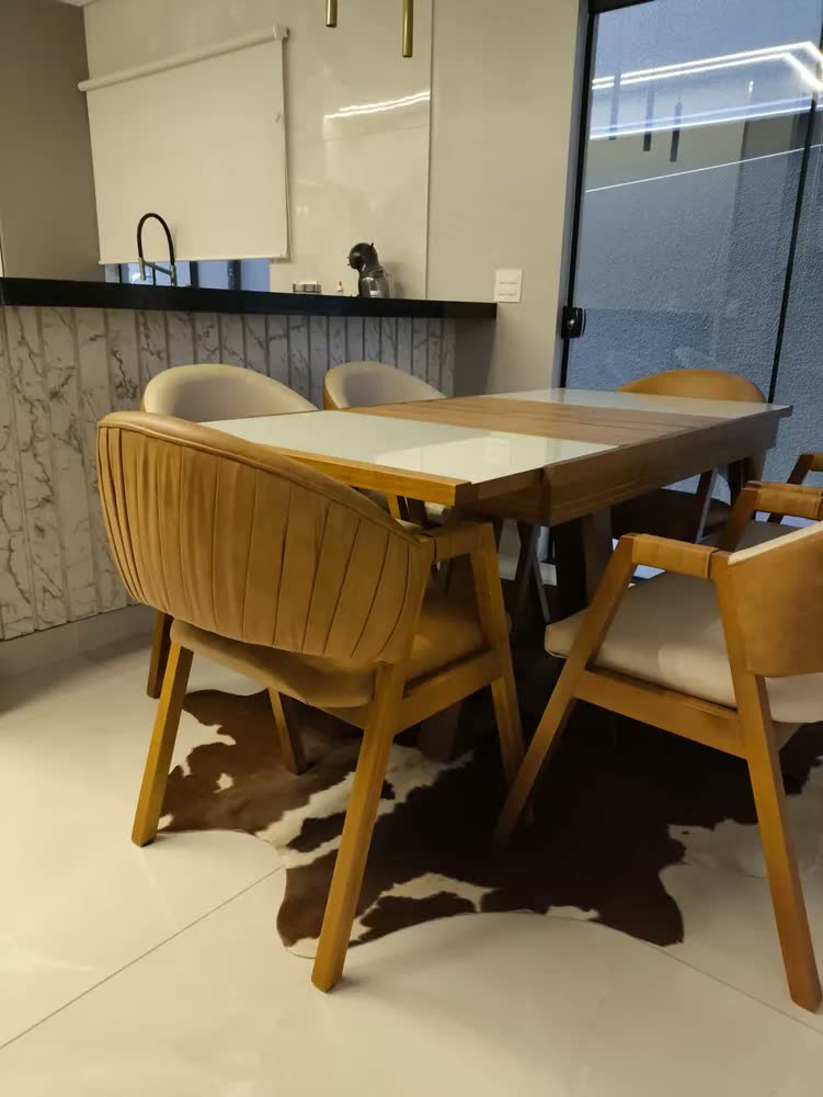 foto de Tapete De Couro Bovino Natural Cores Premium Grande Elegante Desenho Do Tecido Exotico