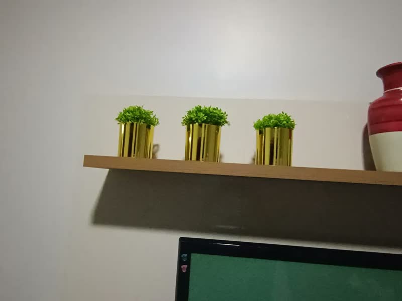foto de Decoração Sala Rack Kit 2 Vasinhos Com Planta Montado Cor Dourado (L)