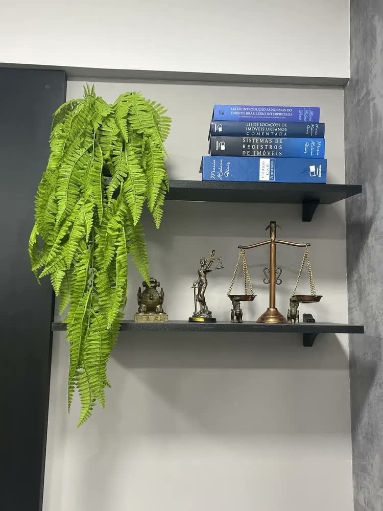foto de Vasos Decorativos Vime Sintético Verde com Samambaia Pendente Kit 2 Unidades