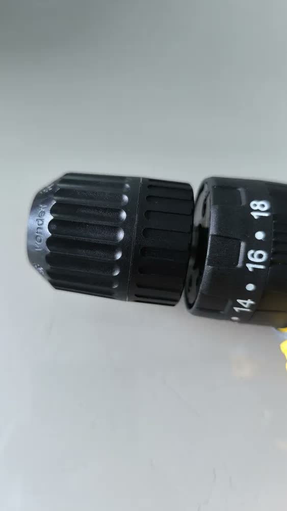foto de Furadeira E Parafusadeira De Impacto 2 Baterias 2000mah 21v 3/8 Tb-21pkx The Black Tools Com Maleta E Acessorios