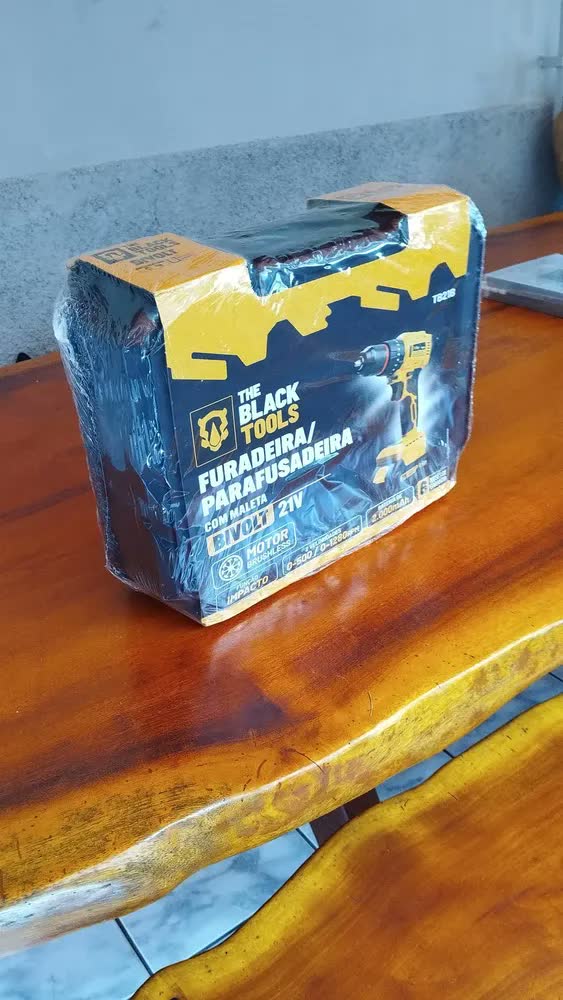 foto de Parafusadeira Furadeira De Impacto The Black Tools Profissional Motor Brushless 50Nm 10mm Com Carregador e Maleta