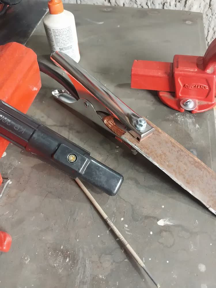 foto de Maquina De Solda Eletrica Inversora Mma Tig Eletrodo 170a Mi250a The Black Tools