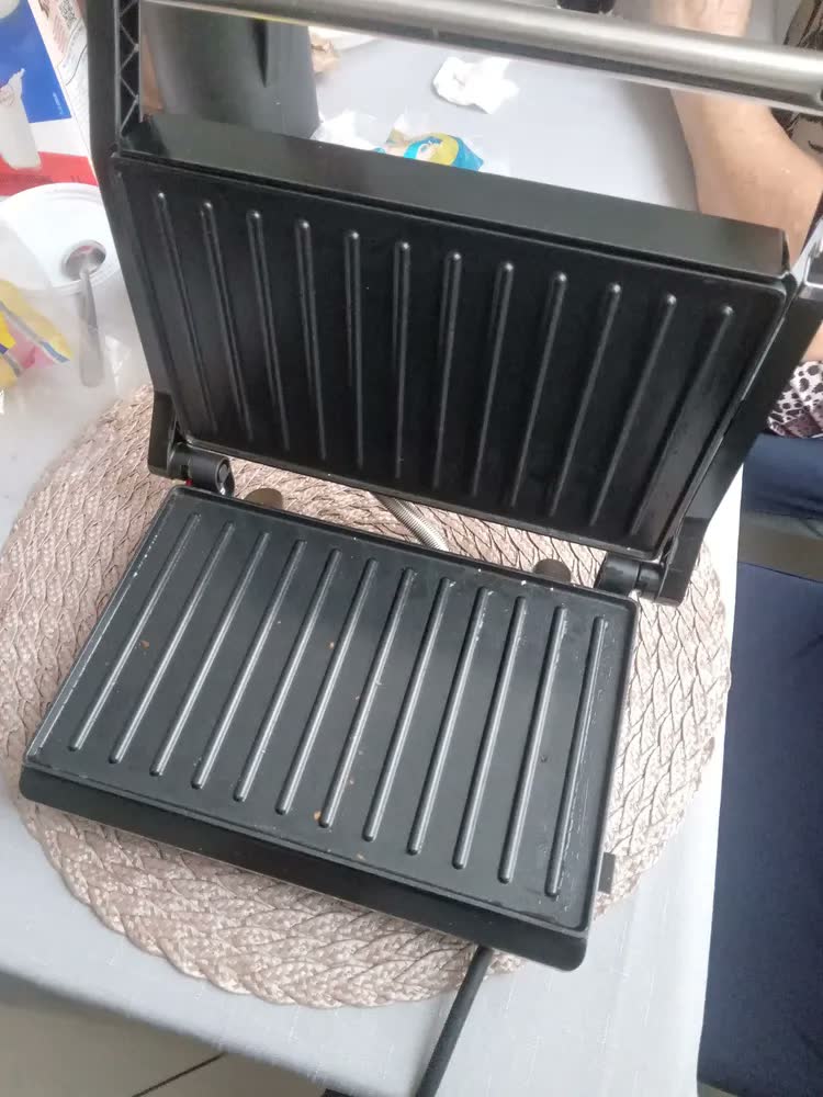 foto de Sanduicheira elétrica Kian Panini Linea Eletro cor prateado