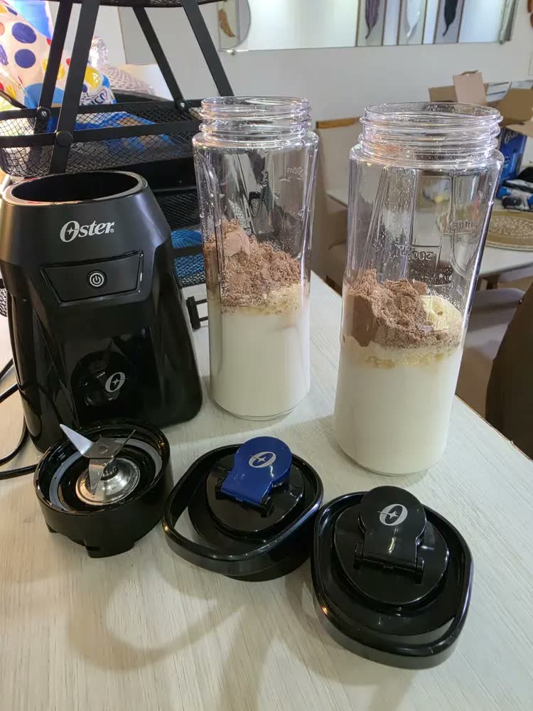 foto de Liquidificador Portátil OBLD700-220 Power Blender 2 Jarras Oster
