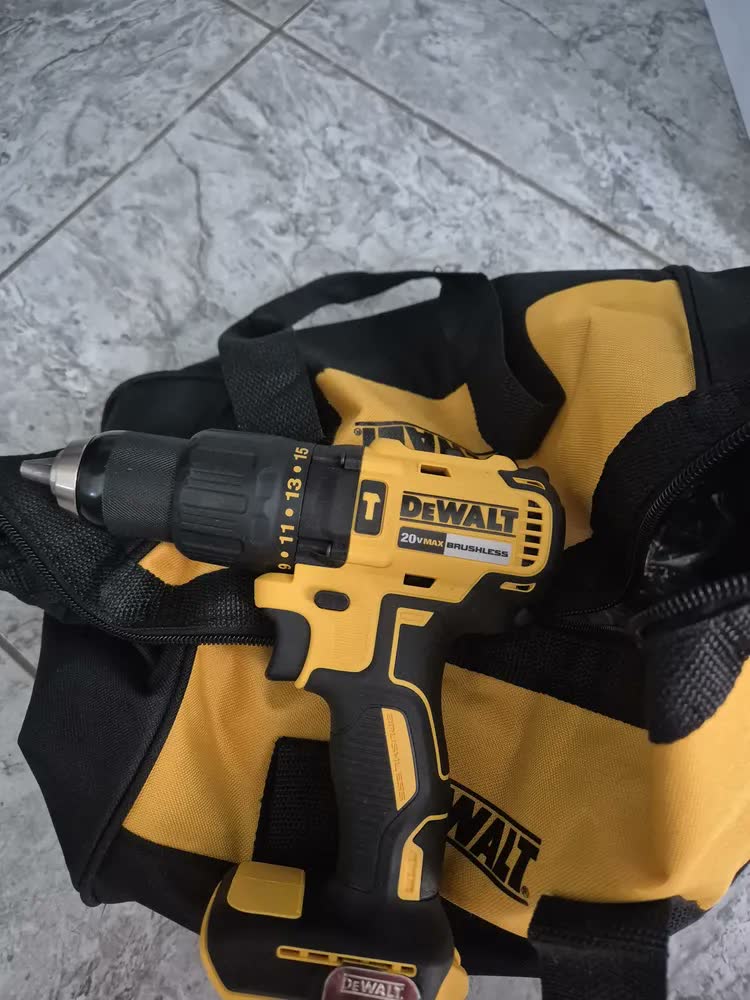 foto de Combo Parafusadeira Furadeira de Impacto 13mm + Parafusadeira de Impacto 6,3mm DEWALT DCK276D2