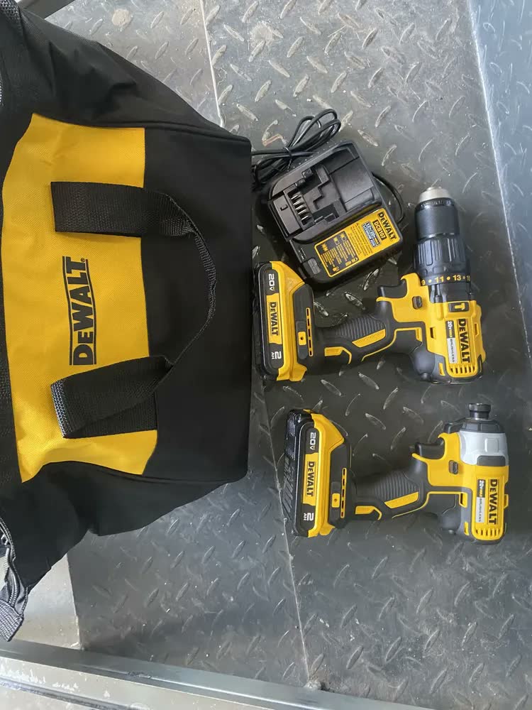 foto de Combo Parafusadeira Furadeira de Impacto 13mm + Parafusadeira de Impacto 6,3mm DEWALT DCK276D2