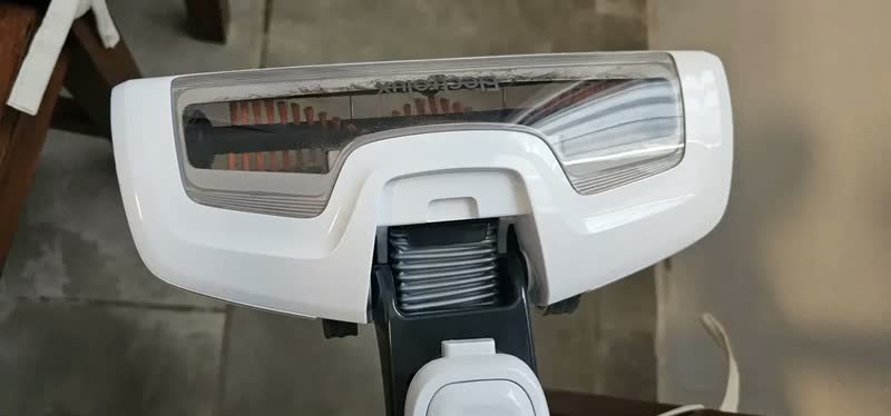 foto de Aspirador de Pó Vertical Sem Fio Electrolux Ergorapido 2 em 1 Cyclone até 21 min Branco (ERG21) - Bivolt