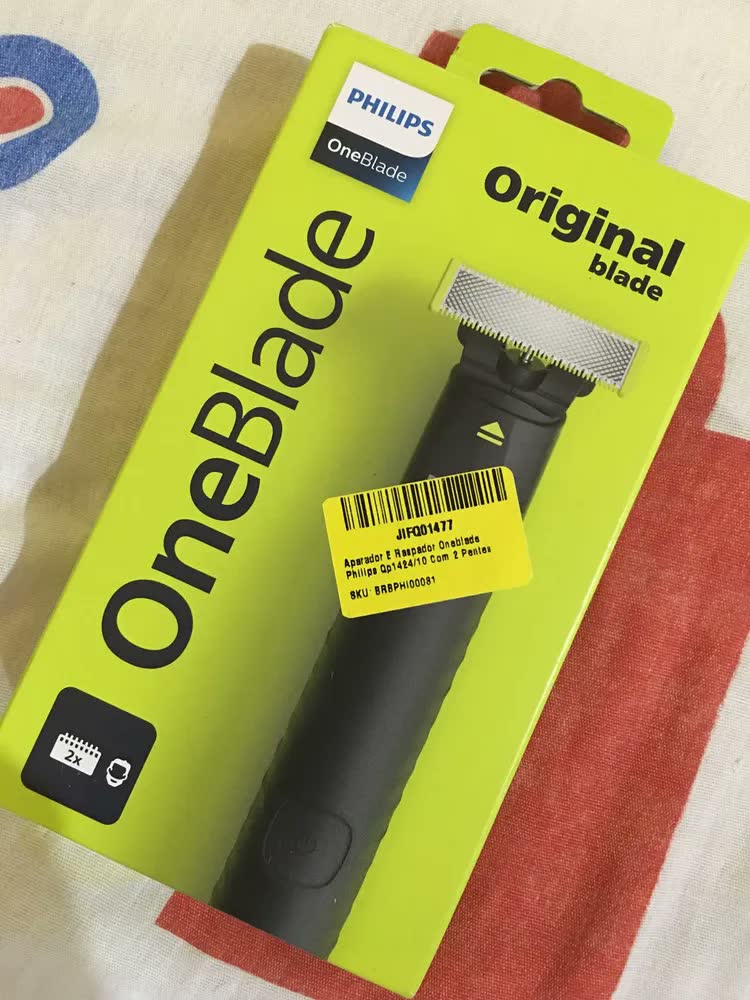 foto de Barbeador Philips OneBlade QP1424/10 preto