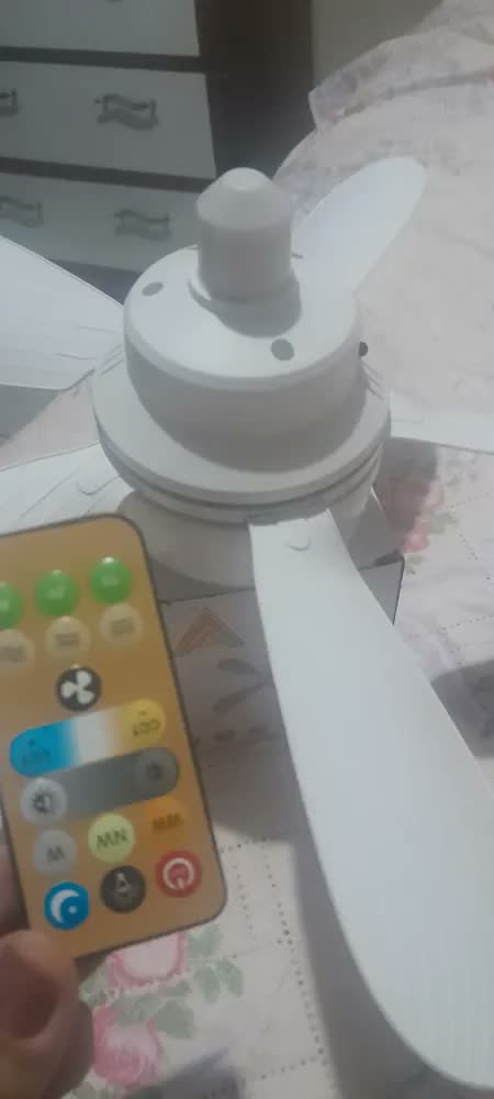 foto de Ventilador de Teto Silencioso com Controle Remoto Luz LED 3 Modos 6 Pás Branco