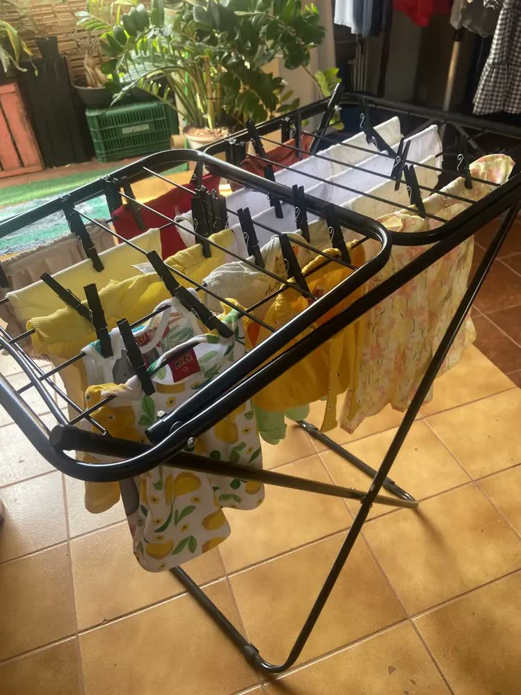 foto de Varal Roupa Chão Com Abas Grande 25kg Retrátil Dobrável Cor Preto