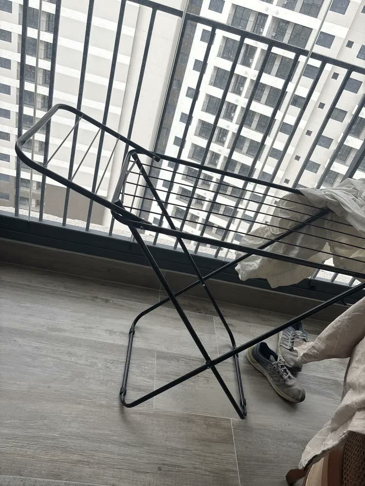 foto de Varal Roupa Chão Com Abas Grande 25kg Retrátil Dobrável Cor Preto