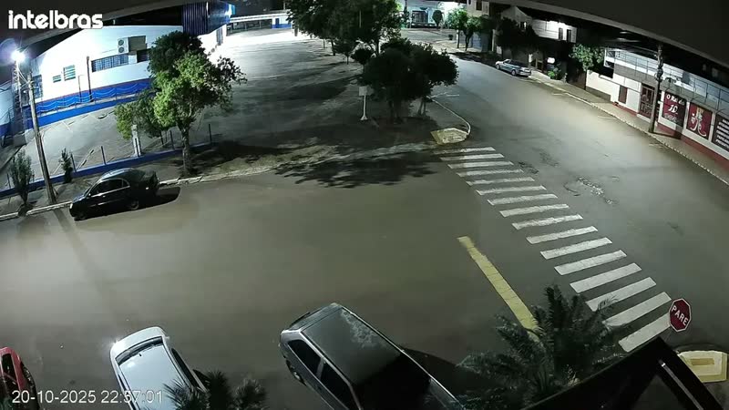 foto de Câmera Lâmpada Intelbras Im6 Full Color 3mp 360 Wifi Interna Cor Branco
