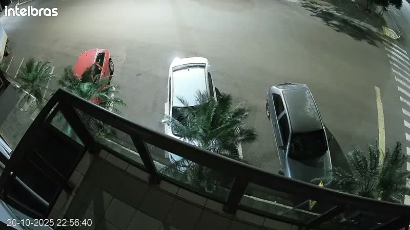 foto de Câmera Lâmpada Intelbras Im6 Full Color 3mp 360 Wifi Interna Cor Branco