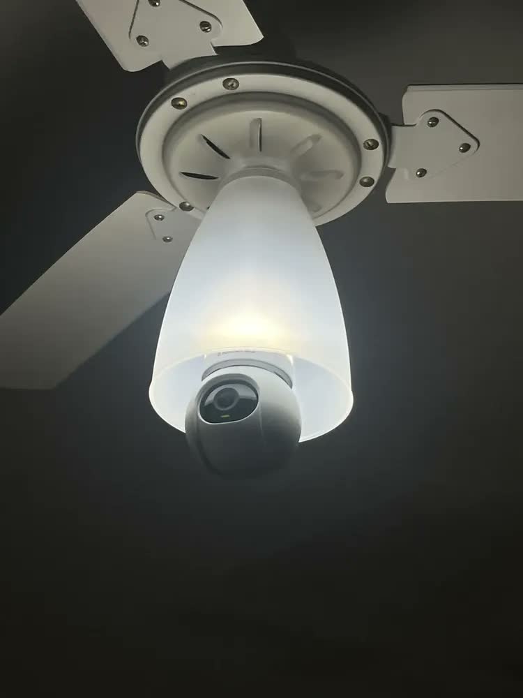 foto de Câmera Lâmpada Intelbras Im6 Full Color 3mp 360 Wifi Interna Cor Branco
