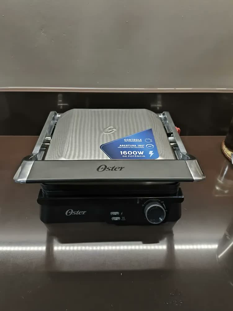 foto de Grill Elétrico Multiuso Ogrl610 Inox 2 Em 1 Oster Preto/prata