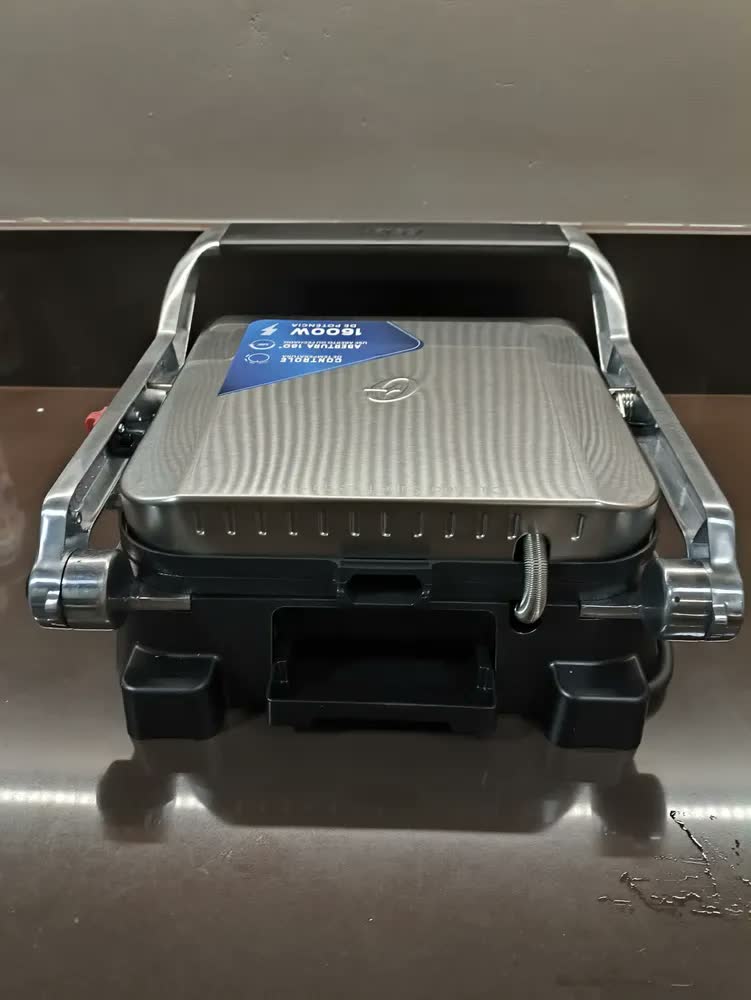 foto de Grill Elétrico Multiuso Ogrl610 Inox 2 Em 1 Oster Preto/prata