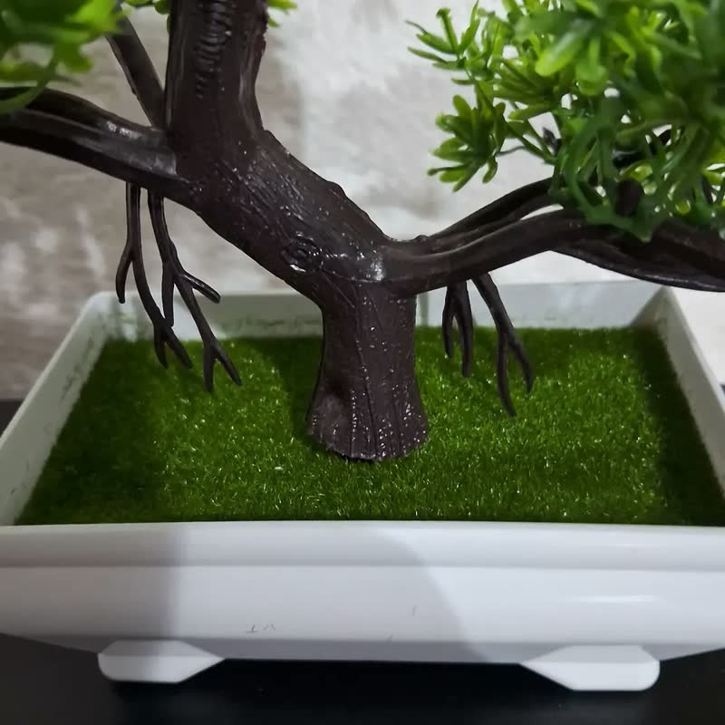 foto de Mini Árvore Bonsai Artificial Pinheiro Japonês 20cm com Vaso Verde Planta Decorativa Realista para Mesa Sala Escritório Estante