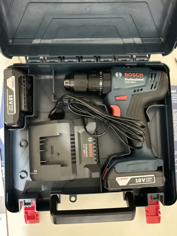 foto de Furadeira Parafusadeira Impacto Gsb 183-li 2 Baterias Bosch Cor Azul Frequência 50/60hz