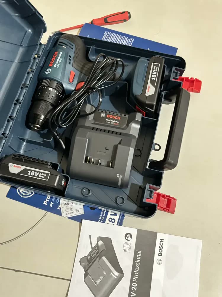 foto de Furadeira Parafusadeira Impacto Gsb 183-li 2 Baterias Bosch Cor Azul Frequência 50/60hz