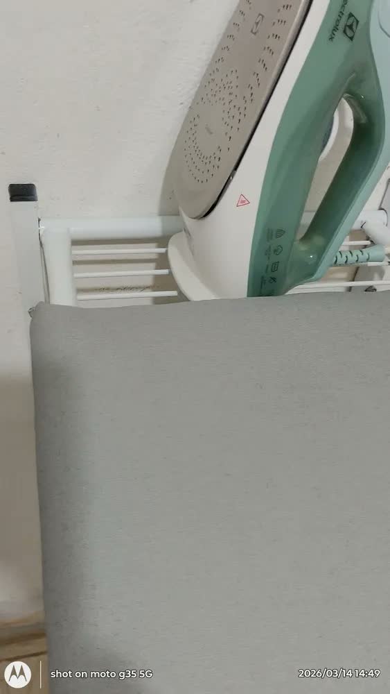 foto de Tábua De Parede Machado Casa E Lazer Suspensa Com Porta-Ferro Aço