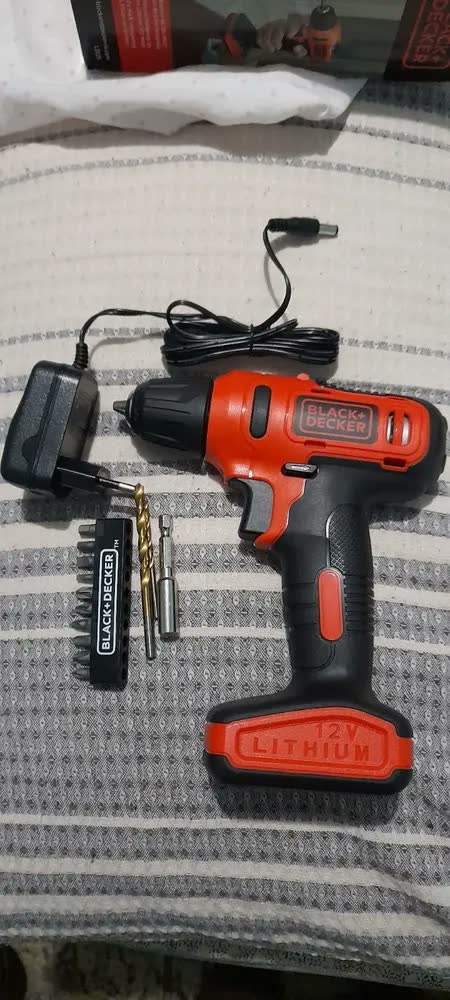 foto de Parafusadeira e Furadeira de Impacto 10mm 12V BLACK+DECKER LD12S-BR Com 13 acessórios