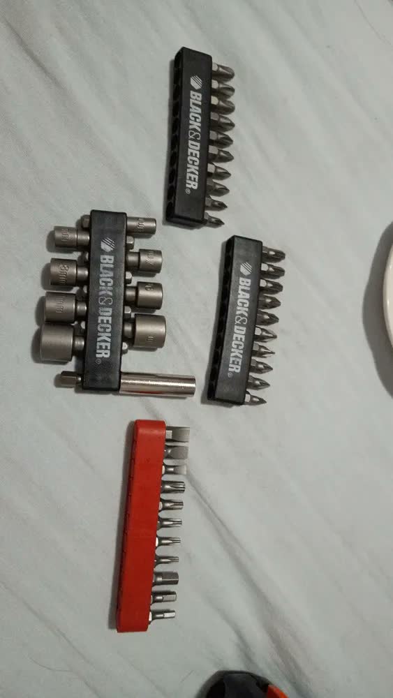 foto de Parafusadeira e Furadeira de Impacto 10mm Bateria 20V Maleta + 80 acessorios BLACK+DECKER BCD704C1KA