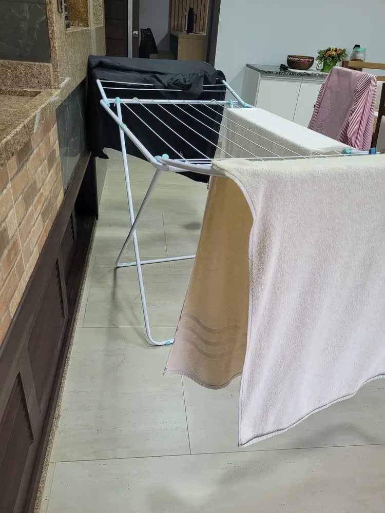 foto de Varal Para Roupa De Chão Com Abas Maxi Retrátil Dobrável Mor Cor Branco