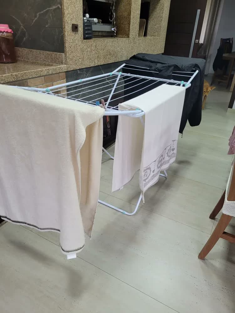 foto de Varal Para Roupa De Chão Com Abas Maxi Retrátil Dobrável Mor Cor Branco