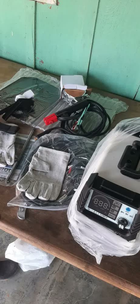 foto de Máquina Solda Inversora 250a Sem Gás 3 Em 1 110v/220v Dobevi