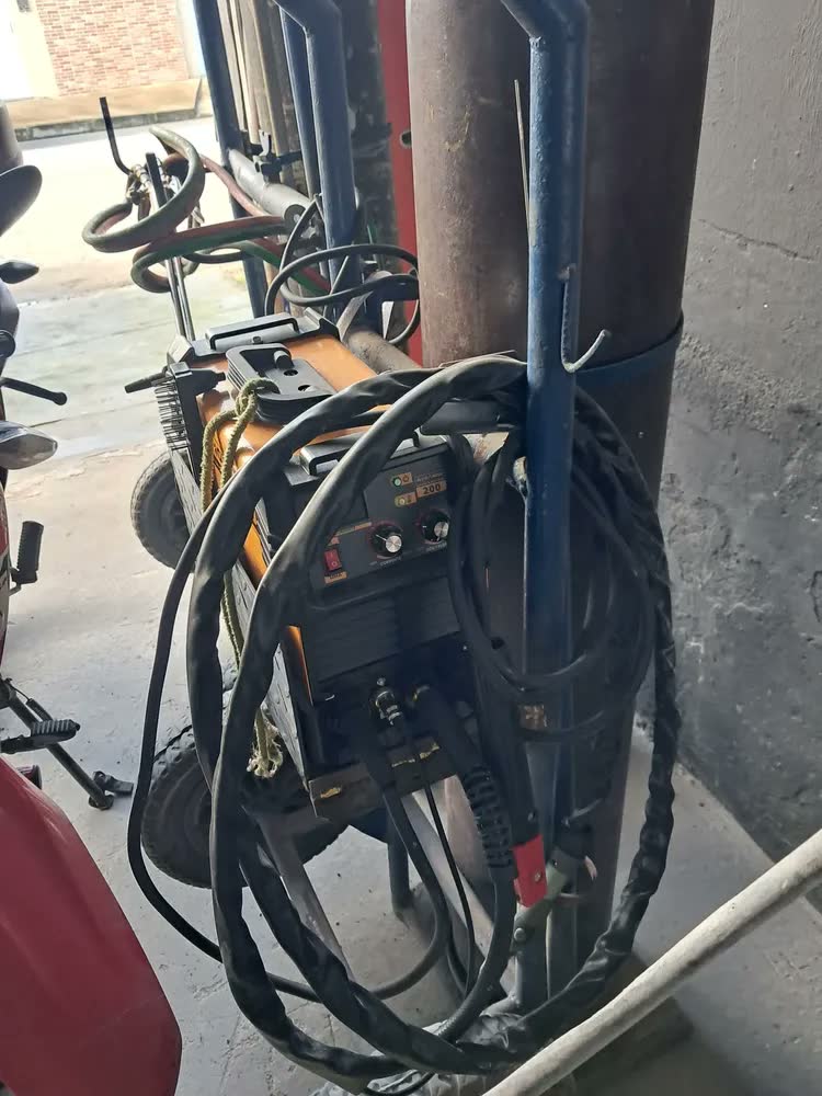 foto de Máquina Inversora De Solda Start Multiprocessos Tig Mma Eletrodo Aço/Inox 200a Com Tocha Tig E Acessorios