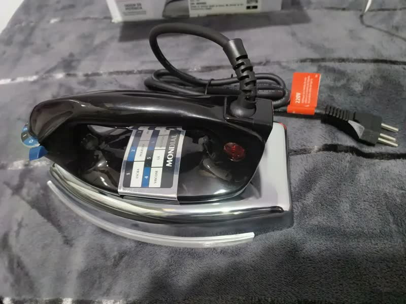 foto de Ferro a Seco Mondial, 1250W - FS-01-BI