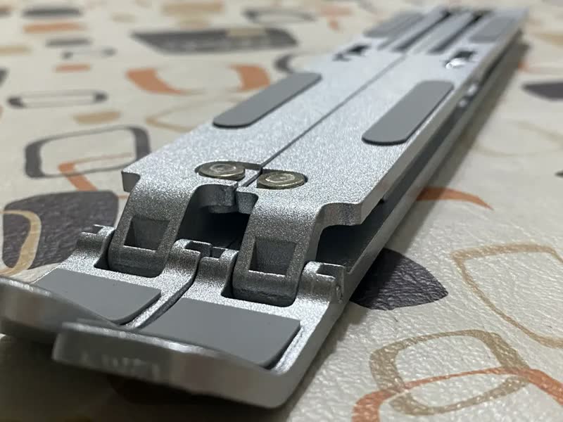 foto de Suporte Ajustável para Notebook de Alumínio, Dobrável com 6 Posições