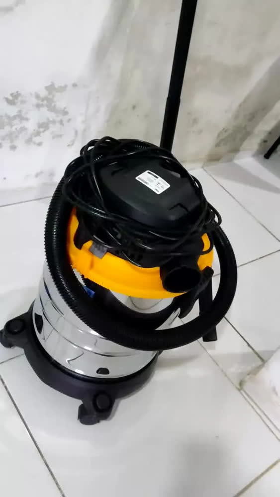 foto de Aspirador de Pó e Água WAP GTW FW010527 com Soprador e Potência de 2000W cor cinza