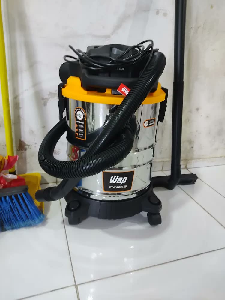 foto de Aspirador de Pó e Água WAP GTW FW010527 com Soprador e Potência de 2000W cor cinza