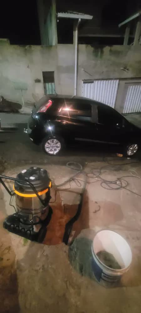 foto de Aspirador De Pó e Água GTW Inox 50i com Autolimpeza e Bocal de Sopro 50 Litros 2600W