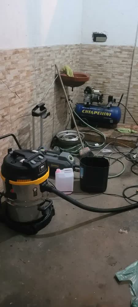 foto de Aspirador De Pó e Água GTW Inox 50i com Autolimpeza e Bocal de Sopro 50 Litros 2600W