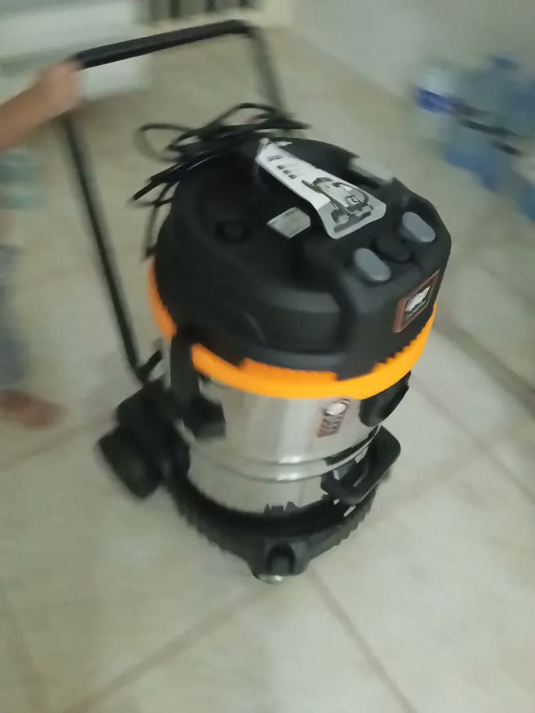 foto de Aspirador De Pó e Água GTW Inox 50i com Autolimpeza e Bocal de Sopro 50 Litros 2600W