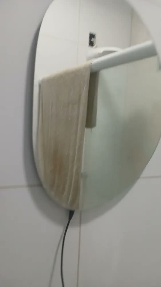 foto de Espelho Pequeno Com Luz Led 30*40 Barato Maquiagem Rosto