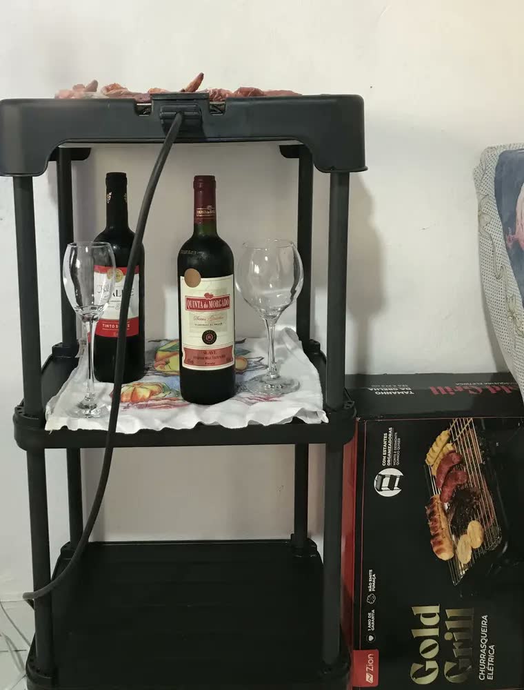 foto de Churrasqueira Elétrica Cozinha Estante Prateleira Zion