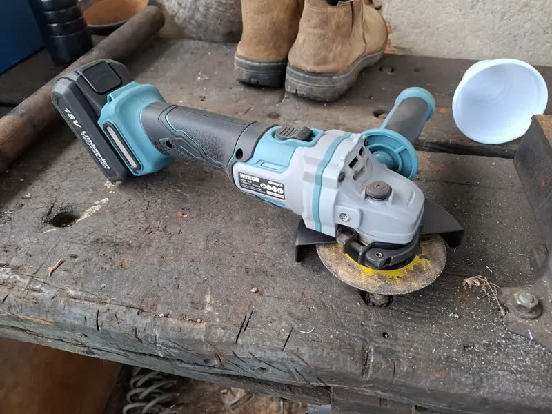 foto de Esmerilhadeira Angular Brushless 125mm Sem Bateria Wesco